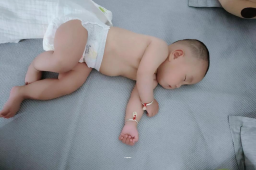巴彦淖尔几个月宝宝会抬头
